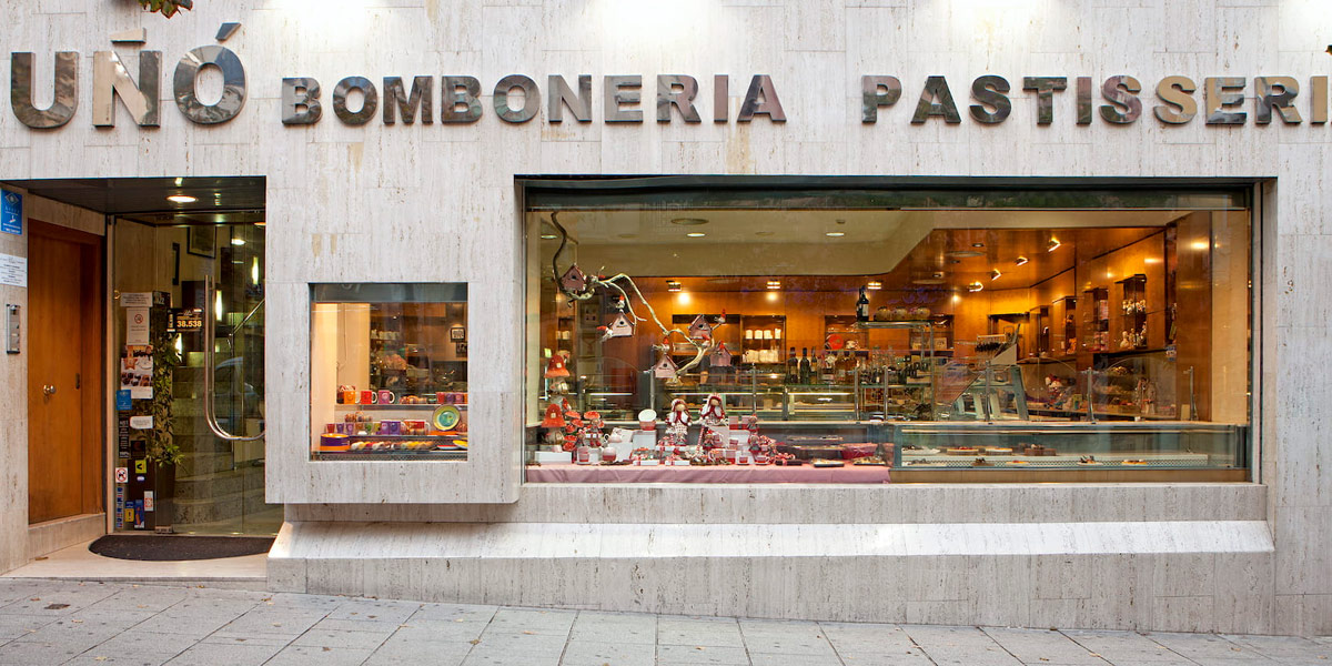 Entrada de la pastelería Uñó