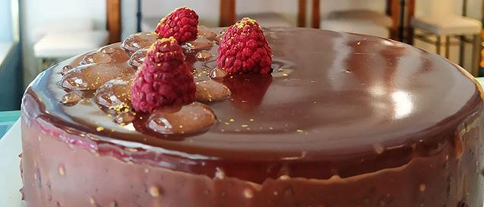 Pastel de chocolate con frambuesas en La Duquesita de Oriol Balaguer en Madrid