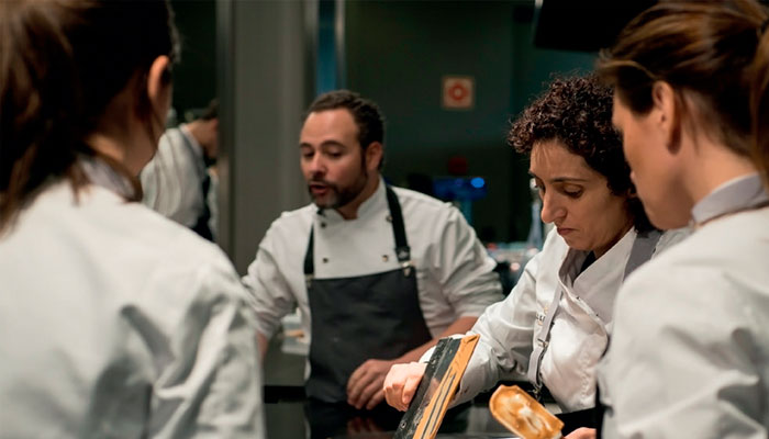 Josep Maria Ribé durante una clase