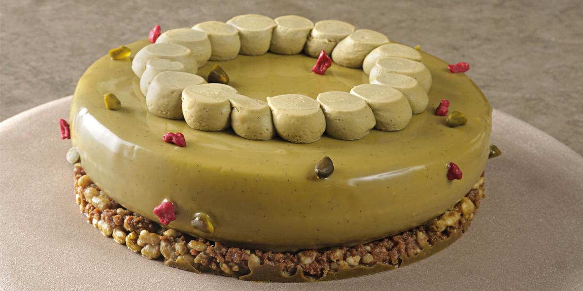 Entremet de chocolate blanco, pistacho y albaricoque de Toni Rodriguez