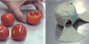 Josep Pascual realizando un pan de tomate y queso relleno