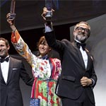 Massimo Bottura alzando el título de mejor chef del mundo